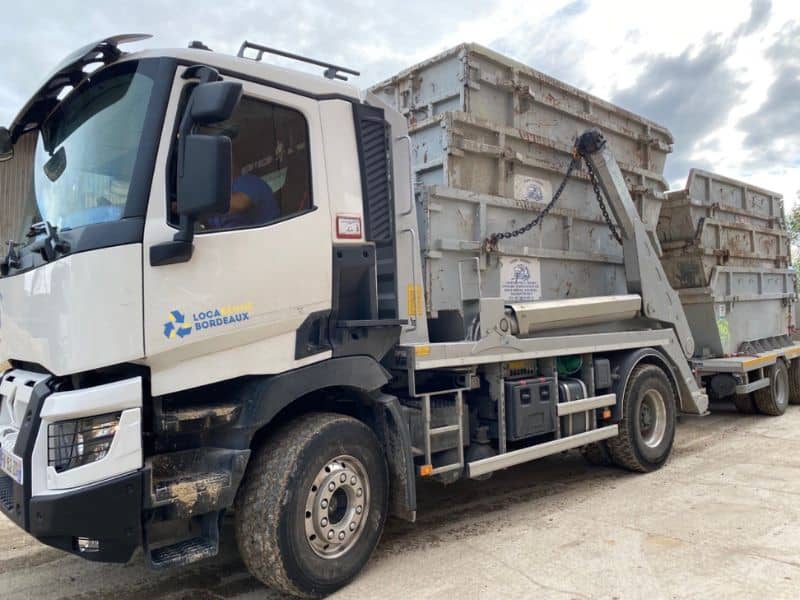 Camion et bennes Loca Benne Gironde livrés à Villenave-d'Ornon